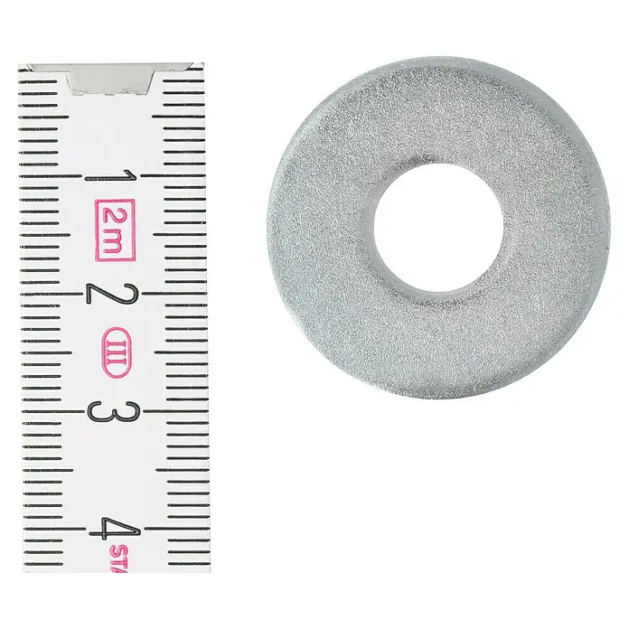 Profi Depot Bauscheibe VZ - 10,5 mm, 100 Stk., Verzinkt - Nahaufnahme einer Unterlegscheibe mit einem danebenliegenden Lineal, das die Grösse angibt. Ideal für Heimwerker- und Bauprojekte.