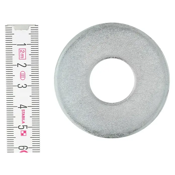 Profi Depot Bauscheibe VZ - 20 mm, 25 Stk., Verzinkt - Nahaufnahme einer Unterlegscheibe aus Kunststoff neben einem Zollstock, der die Größe des Produkts verdeutlicht.