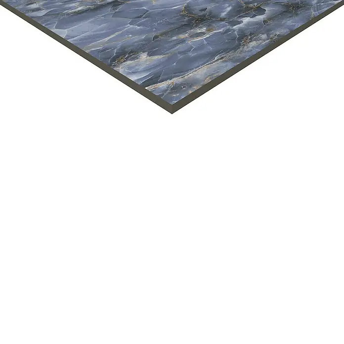 Feinsteinzeugfliese Marmor Ocean - 60 x 120 cm, Blau/Anthrazit, Glänzend - Nahaufnahme einer stilvollen Fliese mit faszinierendem Marmormuster in Blau- und Goldtönen, ideal für moderne Innenräume.
