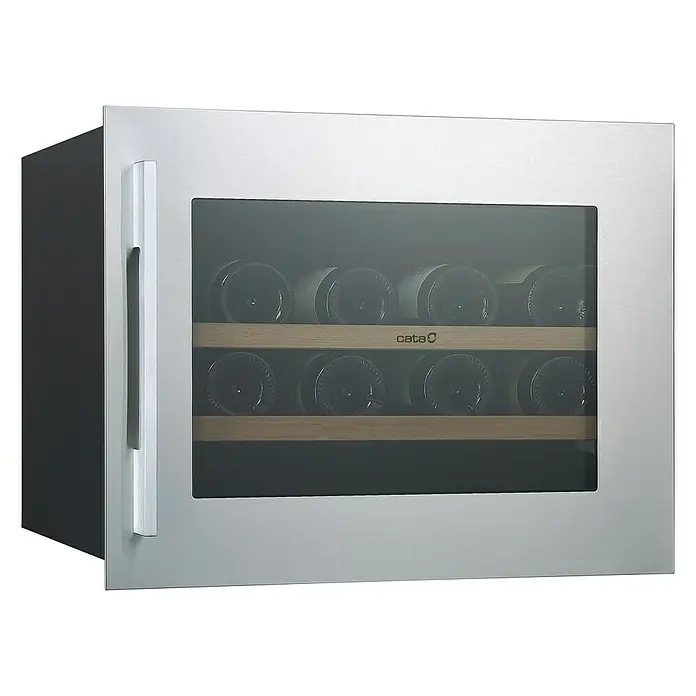Cata Vinoteca de instalación integrada VI 54024 X - Apto para un número de botellas: 28 ud., L x An x Al: 56,3 x 59 x 45,5 cm, Inox/Negro - Primer plano de un refrigerador de vino con frente de vidrio, que muestra varias botellas de vino en estantes de madera.