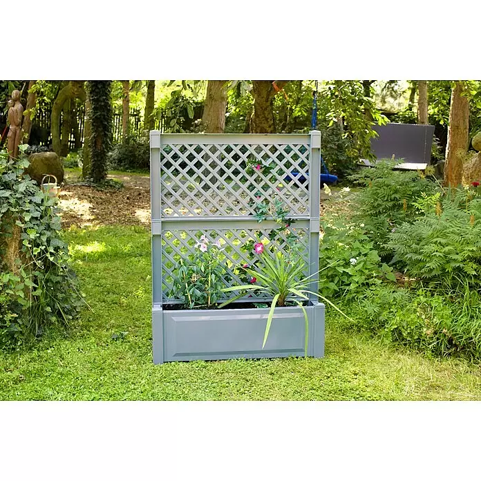 KHW Pflanzkasten mit Zentralspalier - Außenmaß (L x B x H): 100 x 43 x 140 cm, Kunststoff, Grau - Graues Pflanzgefäß mit integriertem Rankgitter, das Kletterpflanzen und Blumen in einem Garten präsentiert.