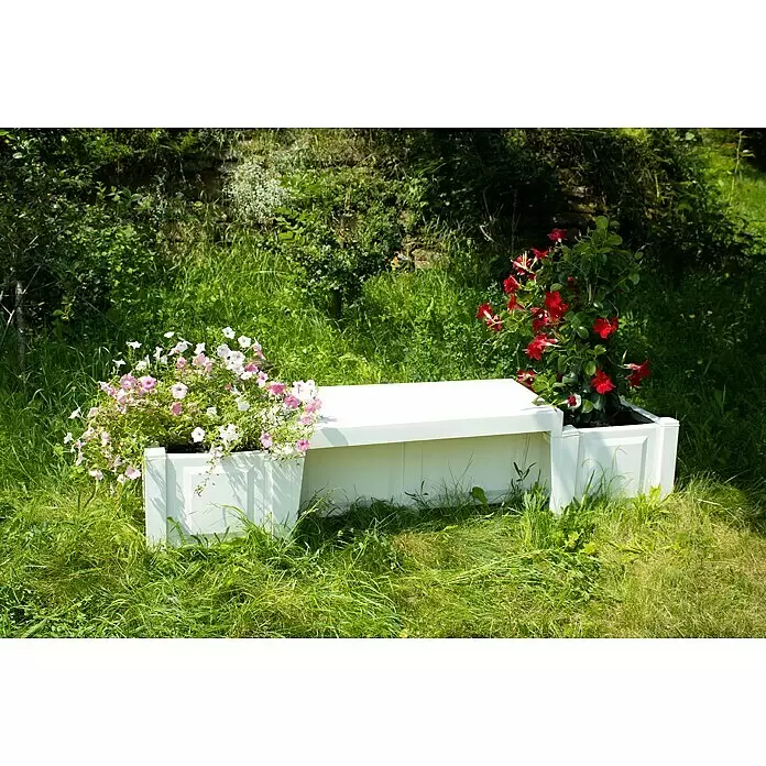 KHW Gartenbank Berlin - B x T x H: 174 x 49 x 41 cm, Weiß - Weiße Pflanzbank mit integrierten Blumenkästen, einer mit rosa/weißen Petunien, der andere mit roten Mandevilla.
