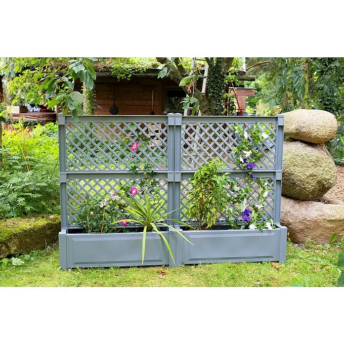 KHW Pflanzkasten - Außenmaß (L x B x H): 100 x 43 x 140 cm, Kunststoff, Grau, Mit Zentralspalier - Ein grauer Pflanzkasten mit Rankgitter, bepflanzt mit verschiedenen Blumen, steht im Garten.