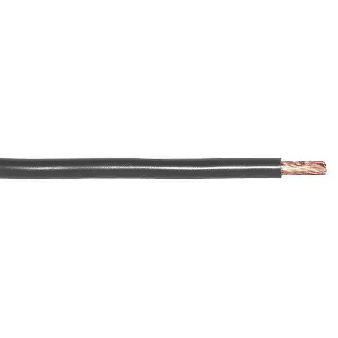 Aderleitung Meterware H07V-K 1x10 mm² - Anzahl Adern: 1, Schwarz, 10 mm² - Ein freiliegendes Ende eines schwarzen Elektrokabels mit freiliegenden Kupferdrähten ist auf einem schwarzen Hintergrund zu sehen.