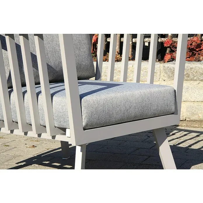 Acamp Loungemöbel-Set Gondola - 4 -tlg., Aluminium, Polywood, Taupe - Nahaufnahme eines grauen Sessels mit grauen Polstern und einem modernen Design, ideal für den Außenbereich.