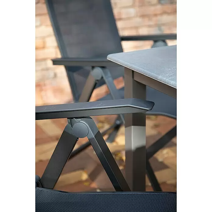 Acamp Klappstuhl Urban - Aluminium, Textil, Rückenlehne verstellbar, Anthrazit, B x T x H: 60 x 66 x 112 cm - Dunkelgrauer Gartenstuhl mit Armlehnen und passender Gartentisch.