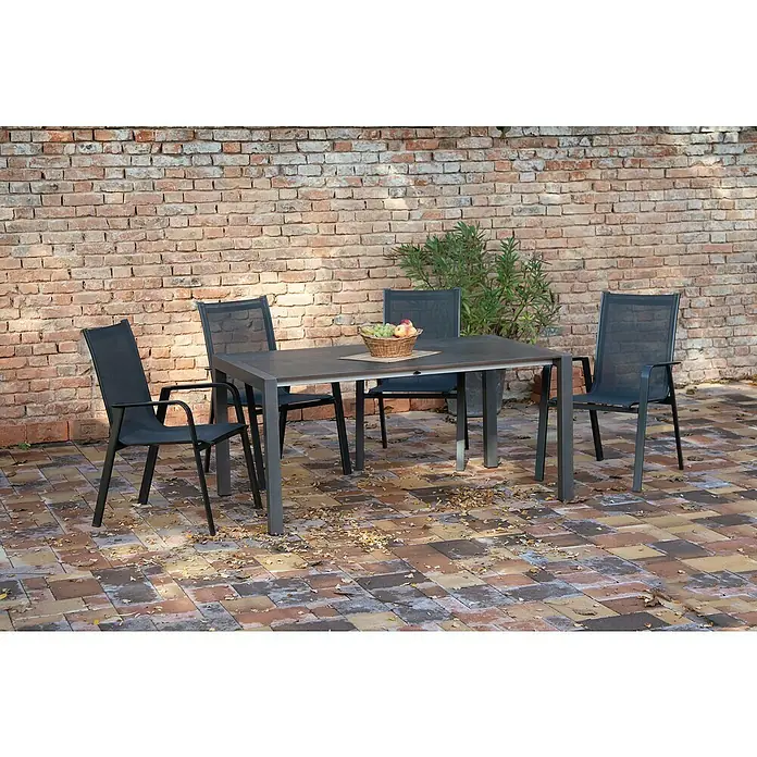 Acamp Gartenmöbel-Set Urban - 5 -tlg., Aluminium, HPL, Acatex, Grau - Ein grauer Gartentisch mit vier Stühlen steht auf einer Terrasse. Auf dem Tisch steht ein Korb mit Obst. Der Tisch und die Stühle wirken modern und stilvoll.