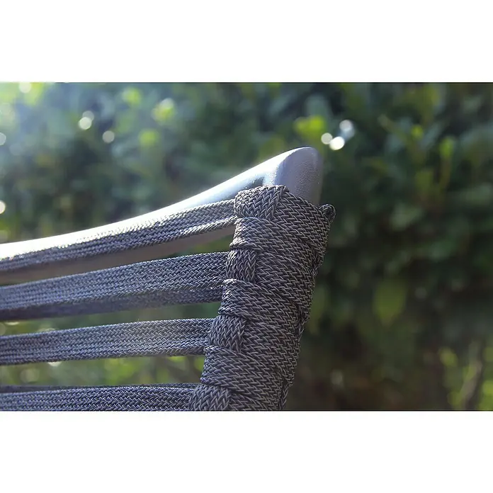 Acamp Gartenmöbel-Set New Jersey/HPL - 5 -tlg., Aluminium, HPL, Acatex, Schwarz, Stapelbar - Detailaufnahme eines Stuhls mit geflochtenem Design, das die hochwertige Verarbeitung und das moderne Aussehen hervorhebt.