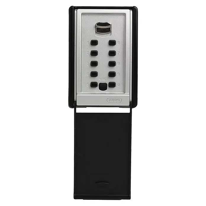 Abus Schlüsselbox Key Garage 767 - Geeignet für: Schlüssel, L x B x H: 45 x 80 x 120 mm - Nahaufnahme eines ABUS Schlüsselsafes mit Zahlencode und einer Klappe zum Öffnen, ideal zur sicheren Schlüsselaufbewahrung im Außenbereich.
