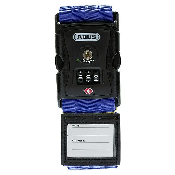 Abus Zurrgurt 620 TSA - Länge: 192 cm, Anzahl Zahlenrollen: 3 Stk., Blau - Das Bild zeigt einen ABUS Koffergurt mit Zahlenschloss und Adressanhänger in Nahaufnahme. Der Gurt ist blau, das Schloss schwarz.