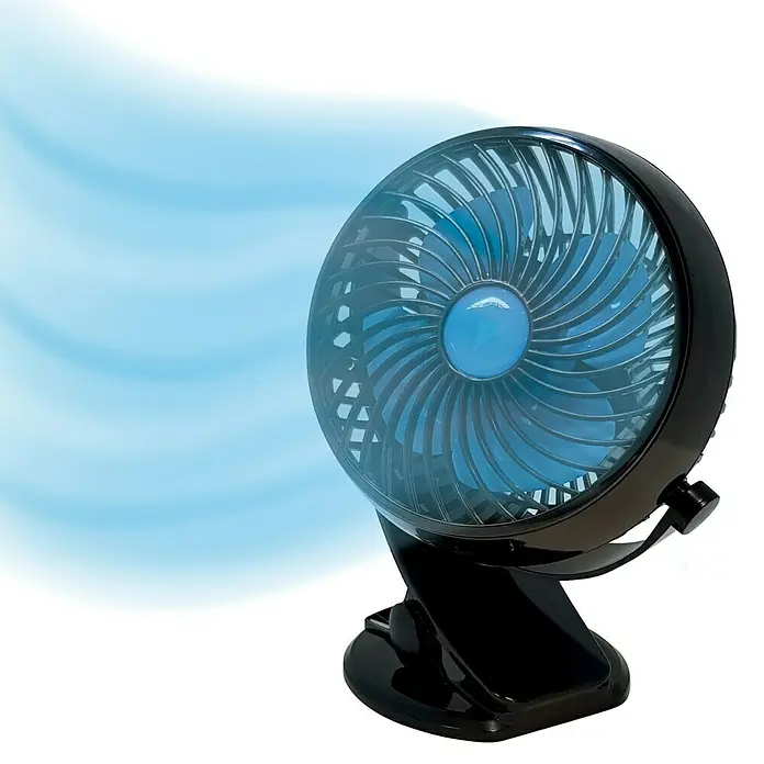 Starlyf Tischventilator Fast Fan - Schwarz/Blau - Nahaufnahme eines tragbaren Tischventilators mit Clip in Schwarz und Blau, der für eine angenehme Brise sorgt.