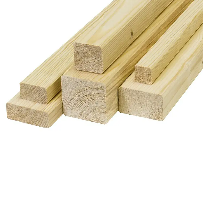Rahmenholz - 200 x 5,4 x 5,4 cm, Fichte - Holzstapel: Eine Nahaufnahme von mehreren hellen Holzstücken unterschiedlicher Größe, die sauber gestapelt sind.