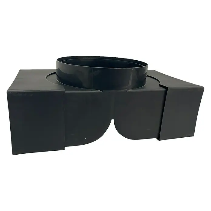 Respekta Umluftweiche ULW1 - B x L: 88 x 156 mm, Schwarz - Nahaufnahme eines schwarzen, rechteckigen Kanalverbinders mit einem runden Halsstück in der Mitte, isoliert auf einem schwarzen Hintergrund.