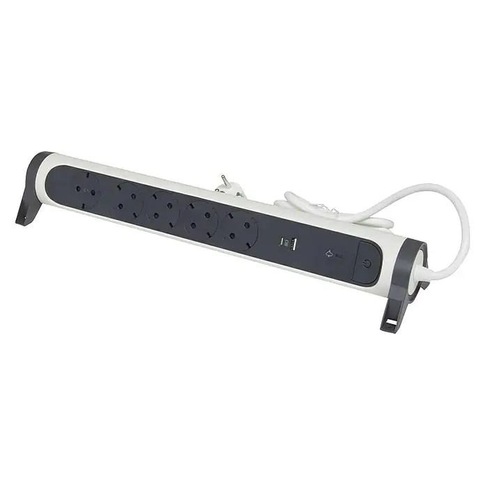 Legrand Base de enchufe múltiple con USB - x 5, Blanco/Negro, Longitud del cable: 1,5 m, IP20, Con interruptor - Una regleta blanca con múltiples enchufes y un puerto USB para cargar dispositivos electrónicos.