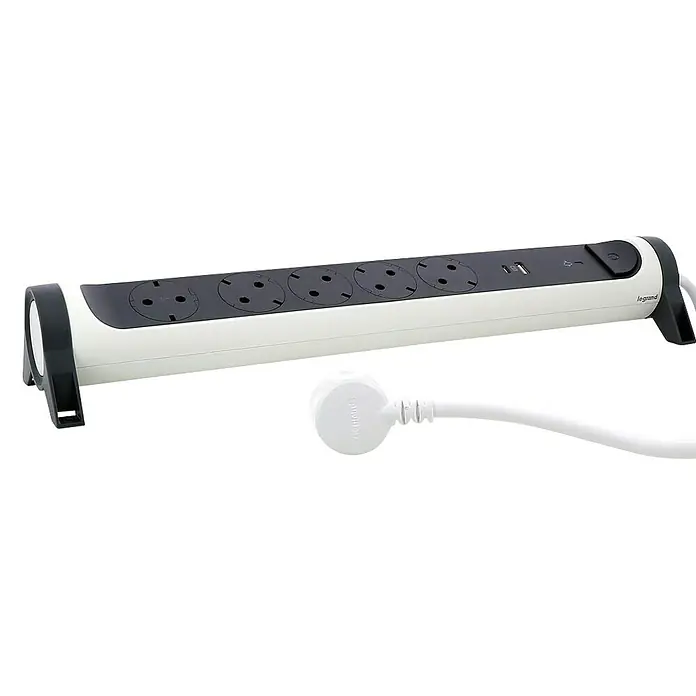 Legrand Base de enchufe múltiple con USB - x 5, Blanco/Negro, Longitud del cable: 1,5 m, IP20, Con interruptor - Regleta Legrand con múltiples enchufes, puertos USB y un cable de alimentación blanco, ideal para uso doméstico o en la oficina.