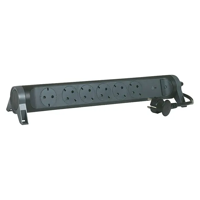 Legrand Base de enchufe múltiple pararrayos - x 6, Negro, Longitud del cable: 1,5 m, IP20, Con interruptor - Se muestra una regleta gris con seis enchufes y un cable de alimentación sobre un fondo negro.
