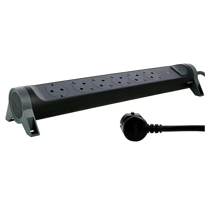 Legrand Base de enchufe múltiple pararrayos - x 6, Negro, Longitud del cable: 1,5 m, IP20, Con interruptor - Una regleta negra de Legrand con seis enchufes y un cable de alimentación negro, ideal para usar en la oficina o en casa.