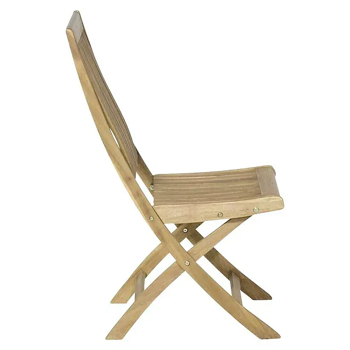 Siena Garden Klappstuhl Paleros im Set - 4 Stk., B x T x H: 44 x 65 x 97 cm, Ohne Armlehnen - Nahaufnahme eines hölzernen Klappstuhls mit Lattenrost und X-förmigem Gestell vor schwarzem Hintergrund.