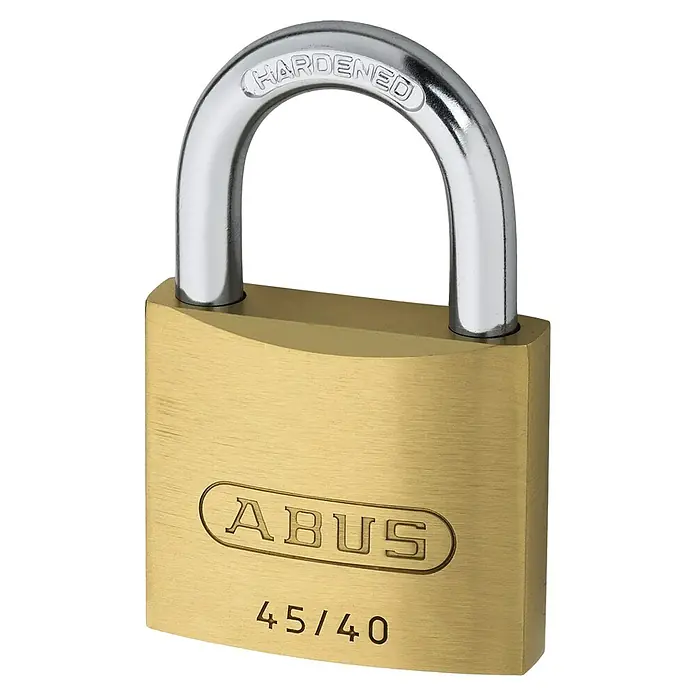 Abus Vorhängeschloss 45/40 - B x H: 39 x 60 mm, Bügelstärke: 6,5 mm, Messing, Anzahl Schlüssel: 2 Stk. - Nahaufnahme eines ABUS 45/40 Messing-Vorhängeschlosses mit gehärtetem Stahlbügel, ideal für Sicherheit.