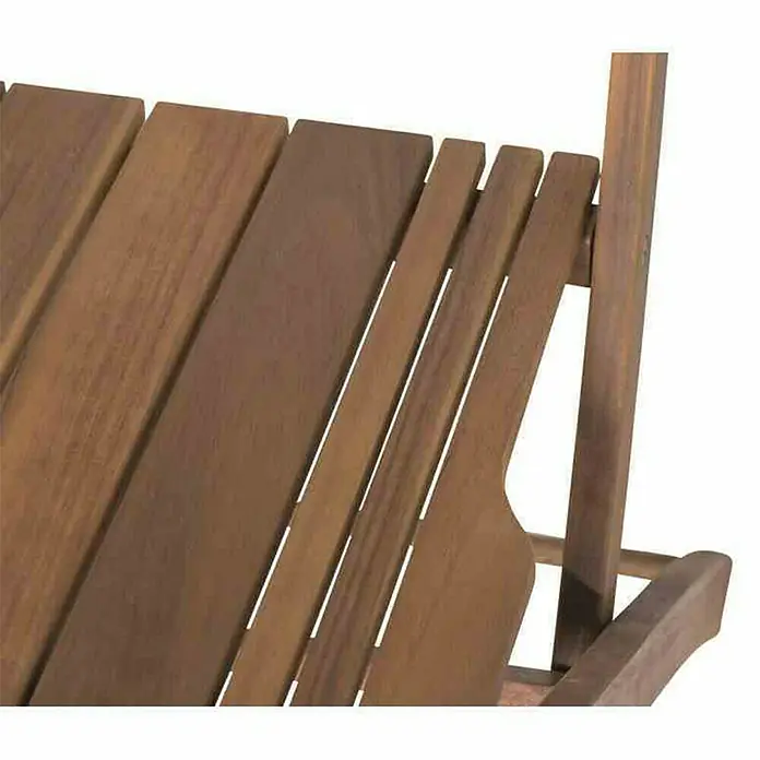 Siena Garden Balkonmöbel-Set Falun - 5 -tlg., Holz, Braun, Rückenlehne verstellbar, Ohne Armlehnen - Detailansicht eines braunen Holzstuhls mit Lattenmuster. Das Holz hat eine warme Farbe und eine glatte Oberfläche, perfekt für den Außenbereich.