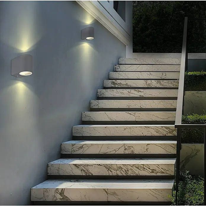 Globo Aplique exterior Veronika - 35 W, L x An x Al: 9,2 x 6,8 x 8,1 cm, Antracita, GU10, Redondeada - Apliques de pared exteriores de aluminio modernos iluminan con estilo una escalera de mármol. Las luces dan acentos y seguridad.