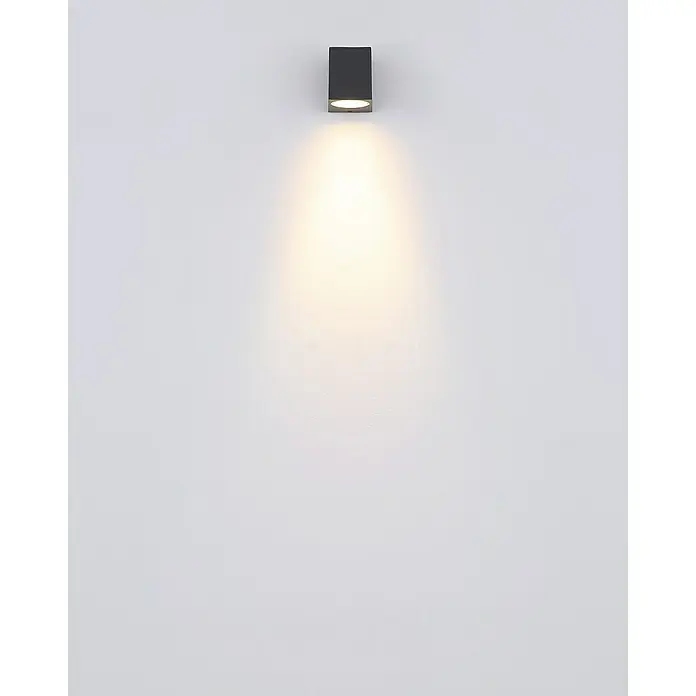 Globo Aplique exterior Veronika - 35 W, 9,2 x 6,8 x 8,1 cm, Antracita, IP44 - Lámpara de pared con cono de luz. La luz de una lámpara de pared negra moderna ilumina la pared blanca, creando un ambiente agradable.