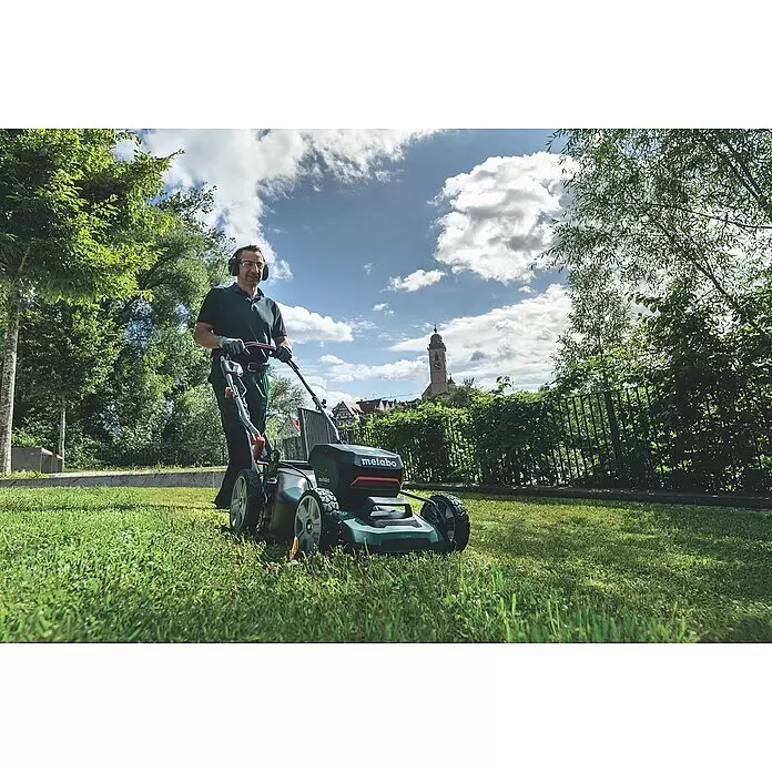 Metabo CAS 18V Akku-Rasenmäher RM 36-18 LTX BL 46 - 18 V, Ohne Akku, 5,2 Ah, Schnittbreite: 46 cm - Anwendungsbeispiel