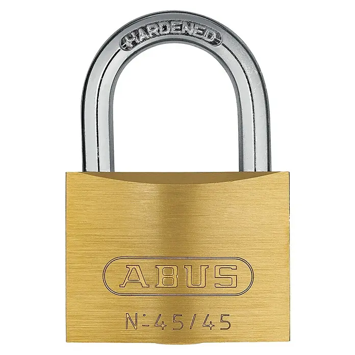 Abus Vorhängeschloss 45/45 - B x H: 44 x 63 mm, Bügelstärke: 6,5 mm, Messing, Anzahl Schlüssel: 2 Stk. - Nahaufnahme eines ABUS Vorhängeschlosses aus Messing mit gehärtetem Bügel, das Sicherheit und Schutz bietet.
