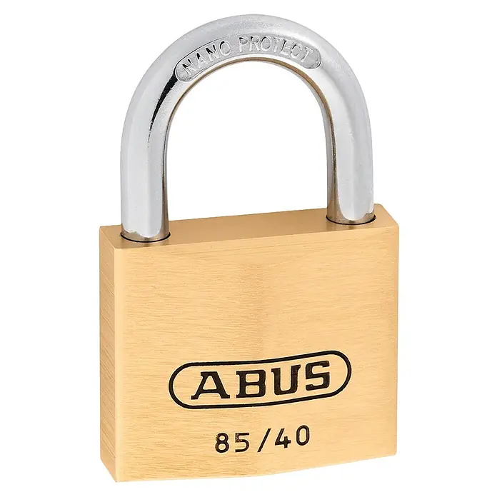Abus Vorhängeschloss 85/40 Gleichschließend - B x H: 40 x 62 mm, Bügelstärke: 6,5 mm, Messing - Nahaufnahme eines ABUS 85/40 Messing-Vorhängeschlosses mit gehärtetem Bügel und NANO PROTECT-Beschichtung für erhöhten Korrosionsschutz.