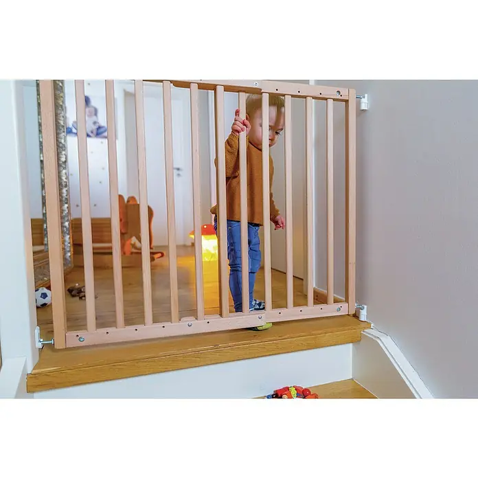 Abus Sicherheitsgitter NIC - Verstellbar: 63 cm - 103,5 cm - Treppenschutzgitter aus Holz, das Sicherheit bietet und gleichzeitig das stilvolle Ambiente des Hauses bewahrt. Ideal für Familien mit kleinen Kindern.