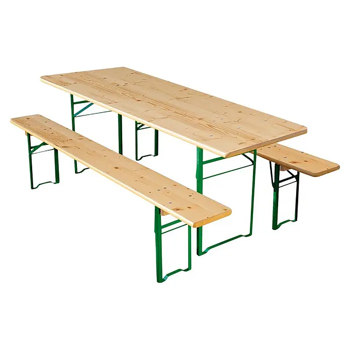 Sunfun Bierzeltgarnitur - 3 -tlg., Nadelholz/Stahl, Klappbar, Naturbraun/Grün, Tisch (L x B x H): 220 x 50 x 77 cm, Bank (B x T x H): 220 x 25 x 49 cm, Ohne Rückenlehne - Biertischgarnitur mit einem Tisch und zwei Bänken aus hellem Holz und grünen Metallgestellen für den Innen- und Außenbereich.