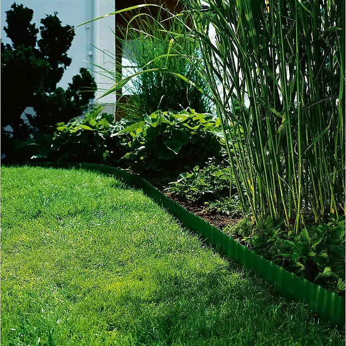 Gardena Rasenkante - Grün, 9 m x 9 cm, Kunststoff - Grüne Wellenrasenkante trennt Rasen und Beet.