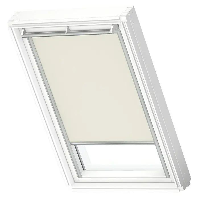 Velux Dachfensterrollo DKL UK08 1085SFarbe: Hellbeige - 1085S, Farbe Schiene: Aluminium, Manuell - Ein Dachfenster mit einem eleganten, cremefarbenen Rollo, das teilweise geschlossen ist, um Licht zu filtern und Privatsphäre zu bieten.