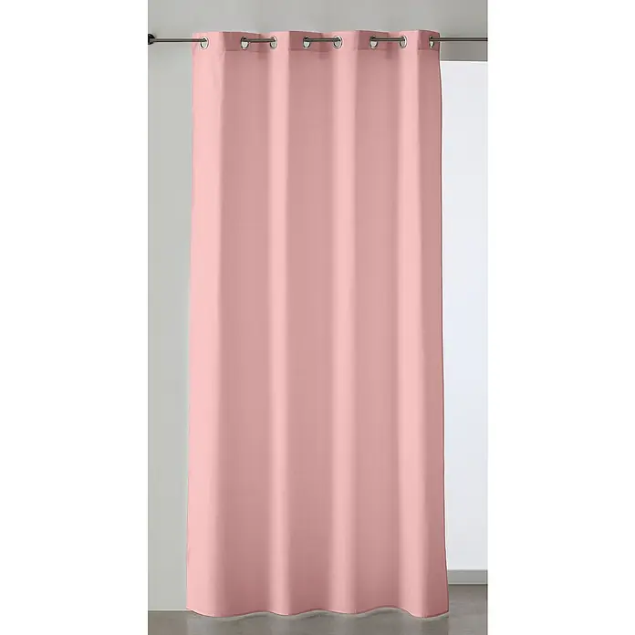 Cortina con ollaos New Panama - An x Al: 135 x 260 cm, Maquillaje, Materiales naturales - Primer plano de una cortina opaca rosa con ojales que cuelga de una barra, elegantemente drapeada en suaves pliegues.