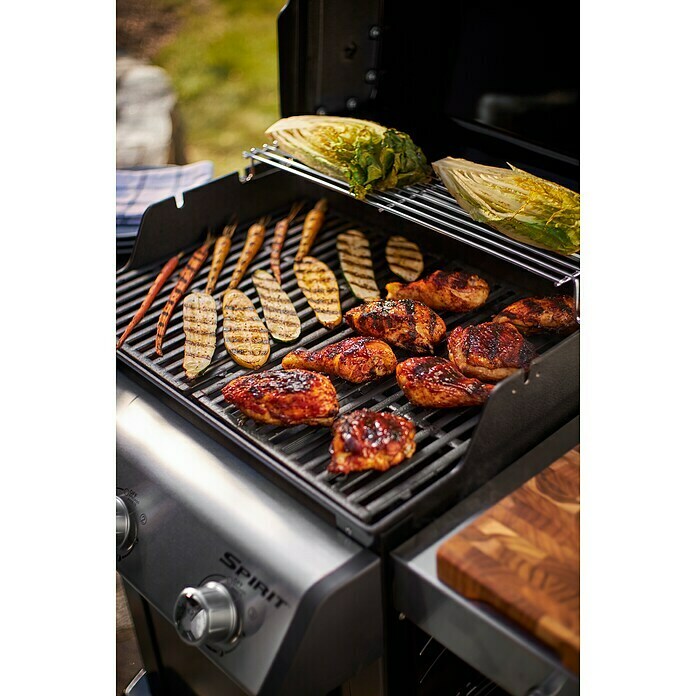 Weber Gasgrill Spirit Premium EP-335 GBSAnzahl Brenner: 3, Hauptgrillfläche: 60 x 45 cm, 15,1 kW Use Shot