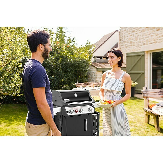 Weber Gasgrill Spirit Premium EP-335 GBSAnzahl Brenner: 3, Hauptgrillfläche: 60 x 45 cm, 15,1 kW Use Shot