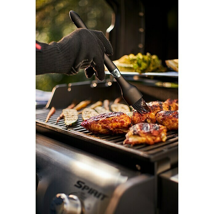 Weber Gasgrill Spirit Premium EP-335 GBSAnzahl Brenner: 3, Hauptgrillfläche: 60 x 45 cm, 15,1 kW Use Shot