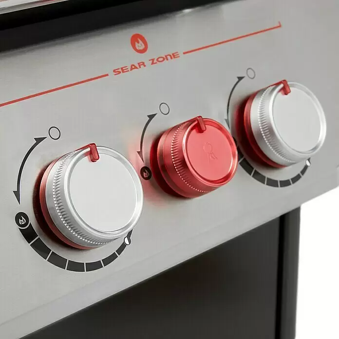 Weber Gasgrill Genesis EX-325S - Grillfläche (B x T): 68 x 48 cm, 11,4 kW, Anzahl Brenner: 3 Stk. - Bedienfeld einer Edelstahl-Grillplatte mit rotem 'Sear Zone'-Schriftzug und drei Drehknöpfen; einem roten, zwei silbernen.