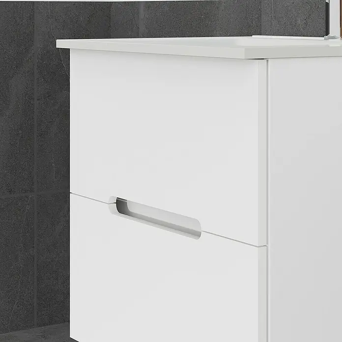 Artysan Mueble bajo de lavabo India Slim - L x An x Al: 39 x 60 x 54,5 cm, Blanco - Primer plano de un tocador de baño blanco con cajones y un diseño de manija moderno, sobre un fondo oscuro.