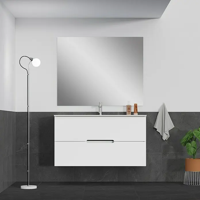 Artysan Mueble bajo de lavabo India Slim - L x An x Al: 39 x 100 x 54,5 cm, Blanco - Baño con un moderno mueble de lavabo, un gran espejo y una lámpara de pie, que muestra un diseño minimalista y elegante.