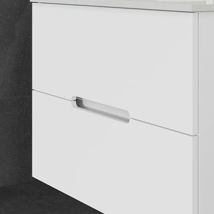 Artysan Mueble bajo de lavabo India Slim - L x An x Al: 39 x 80 x 54 cm, Blanco seda - Primer plano de un moderno mueble de baño blanco con un elegante tirador empotrado. Diseño minimalista para un almacenamiento elegante en el baño.
