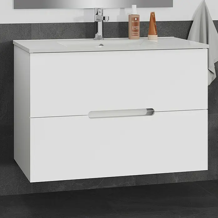 Artysan Mueble bajo de lavabo India Slim - L x An x Al: 39 x 80 x 54 cm, Blanco seda - Un moderno mueble de baño blanco con dos cajones, montado en la pared en un baño.