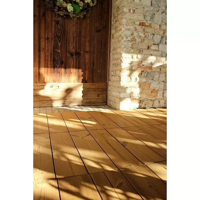 Klickfliese Smartdeck - Kiefer, 60 x 60 x 2,5 cm, Braun, 1 Stk. - Hellbraune Holz-Terrassenfliesen auf einem sonnigen Terrassenboden.