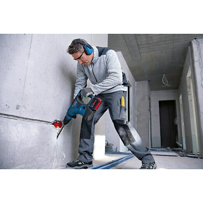 Bosch Professional AMPShare 18V Akku-Kombihammer GBH 18V-34 CF (18 V, 2 Akkus, 8 Ah, 5,8 J) | BAUHAUS