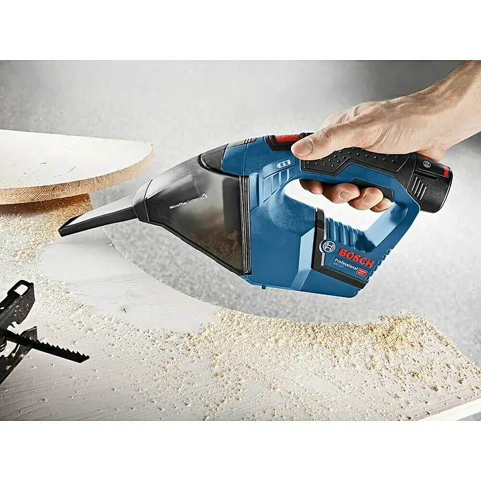 Bosch Professional Akku-Staubsauger - 12 V, 2 Akkus, Behältervolumen: 0,35 l - Der Bosch Akku-Handsauger saugt mühelos Staub und Späne auf und sorgt für Sauberkeit in der Werkstatt. Ideal für den mobilen Einsatz.