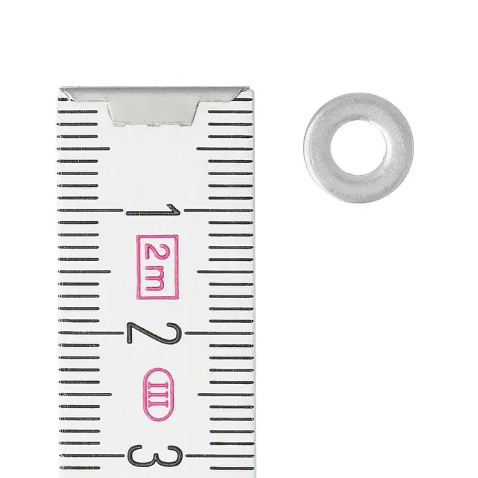 Profi Depot Unterlegscheibe A2 - Außendurchmesser: 9 mm, 100 Stk., Edelstahl - Eine Nahaufnahme einer Unterlegscheibe neben einem Messlineal zur Größenbestimmung.