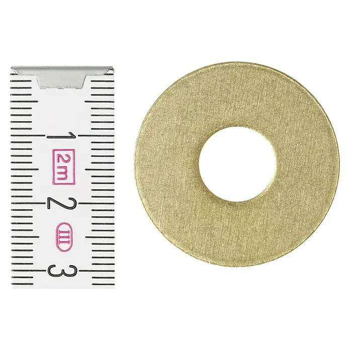 Karosseriescheibe - Innendurchmesser: 10,5 mm, Außendurchmesser: 30 mm, Messing, Blank, 6 Stk., DIN 9021 - Ein Messingunterlegscheibe wird neben einem Messstab zur Größenreferenz gezeigt.