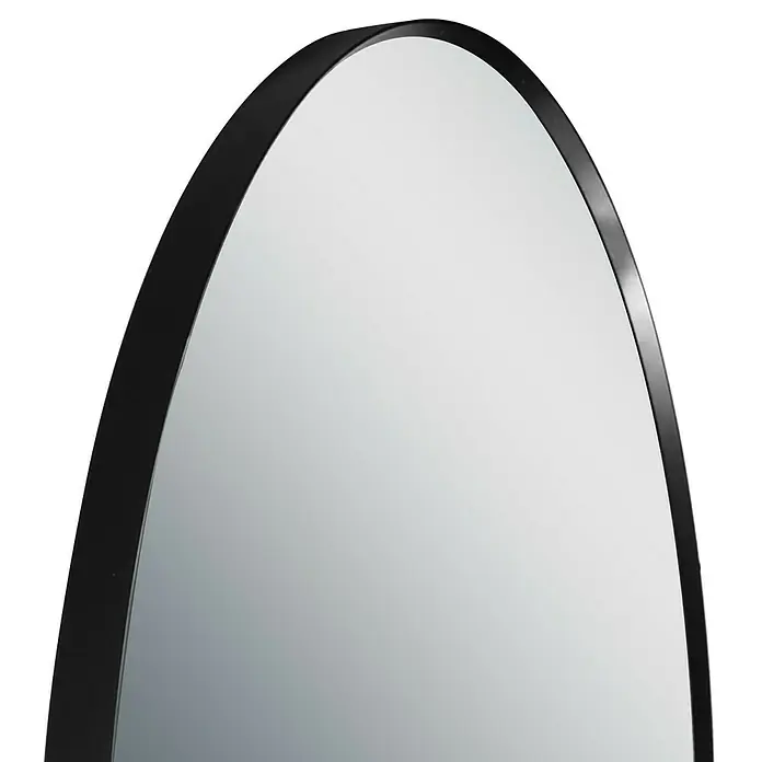 DSK Wandspiegel Black Rondo - 60 x 60 cm, Durchmesser: 60 cm, Schwarz - Nahaufnahme eines ovalen Spiegels mit schwarzem Rahmen, der modernes Design und klare Reflexion vereint. Ideal für stilvolle Akzente im Raum.