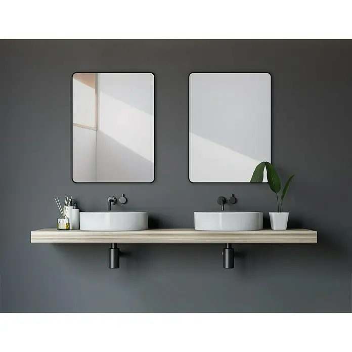DSK Wandspiegel Black Magico - 80 x 60 cm, Schwarz - Badezimmer mit zwei Waschbecken: modernes Design mit grauen Wänden, Holzablage, Spiegeln und Armaturen.