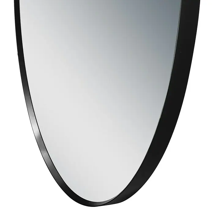 DSK Wandspiegel Black Rondo - 60 x 60 cm, Durchmesser: 60 cm, Schwarz - Elegante Nahaufnahme eines länglichen Spiegels mit einem schlanken, schwarzen Rahmen, der modernes Design ausstrahlt.